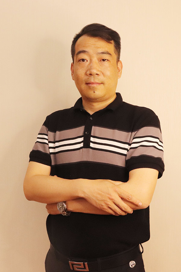 临潼冯少坤 本科学历,毕业于陕西师范大学