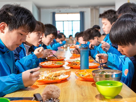临潼学生用餐