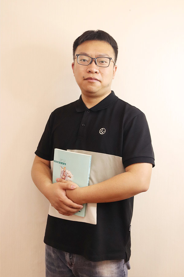 临潼杨斌 本科学历，毕业于西安航空学院